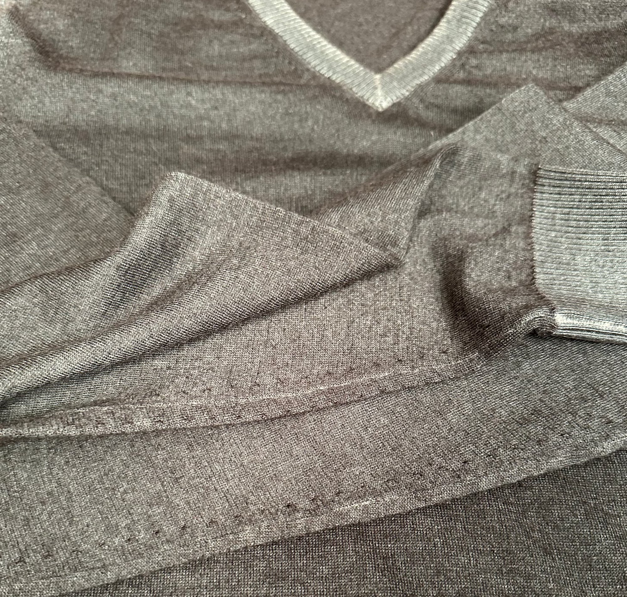 Kiton cashmere cashmere Nuvola V-neck jumper green M Hand-stitched