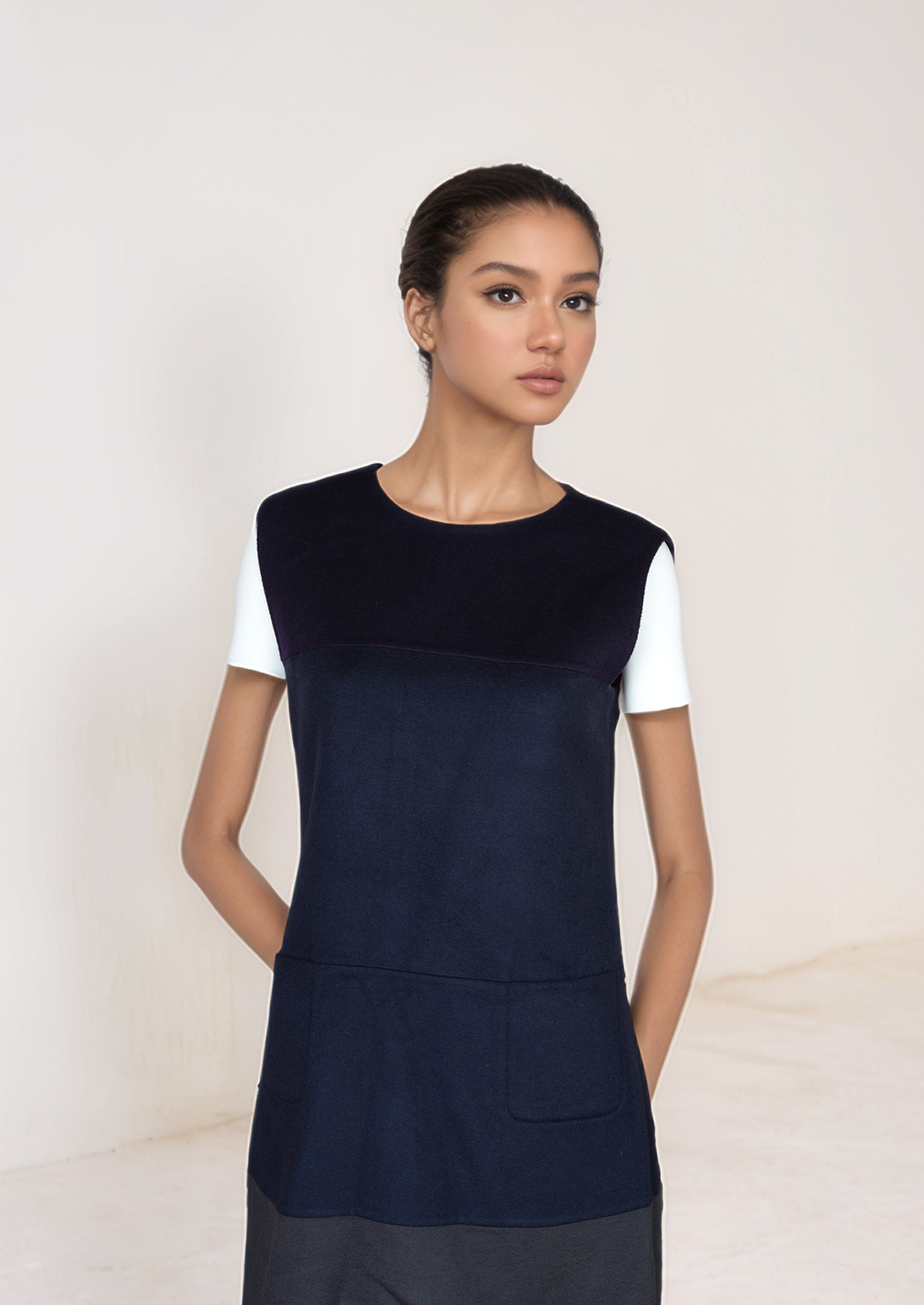 Loro Piana Pull ras du cou pour femme en baby cachemire et soie avec coutures contrastées