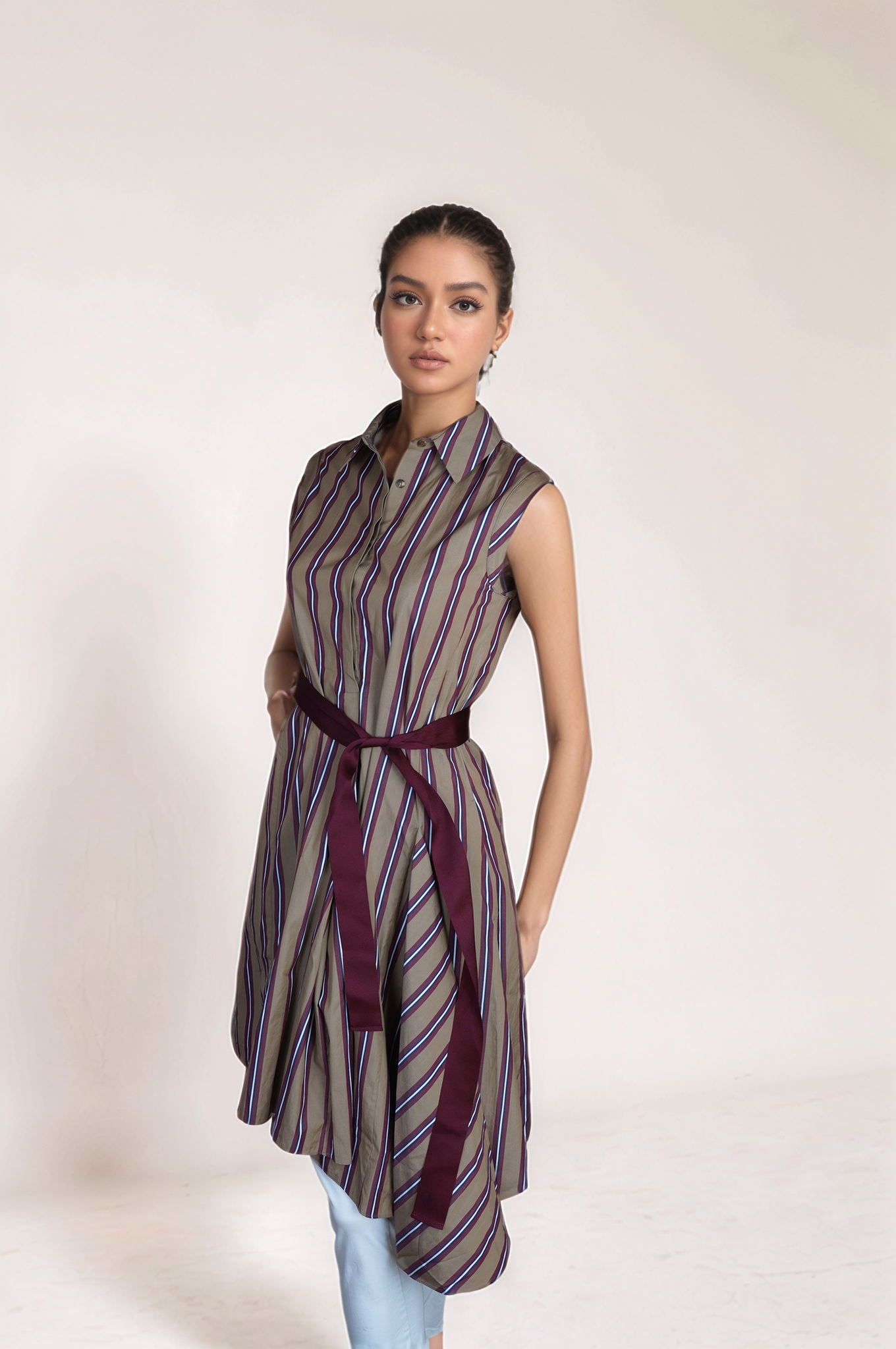 Brunello Cucinelli Kleid aus Baumwolle mit Seidengürtel sommerliches Hemdblusenkleid