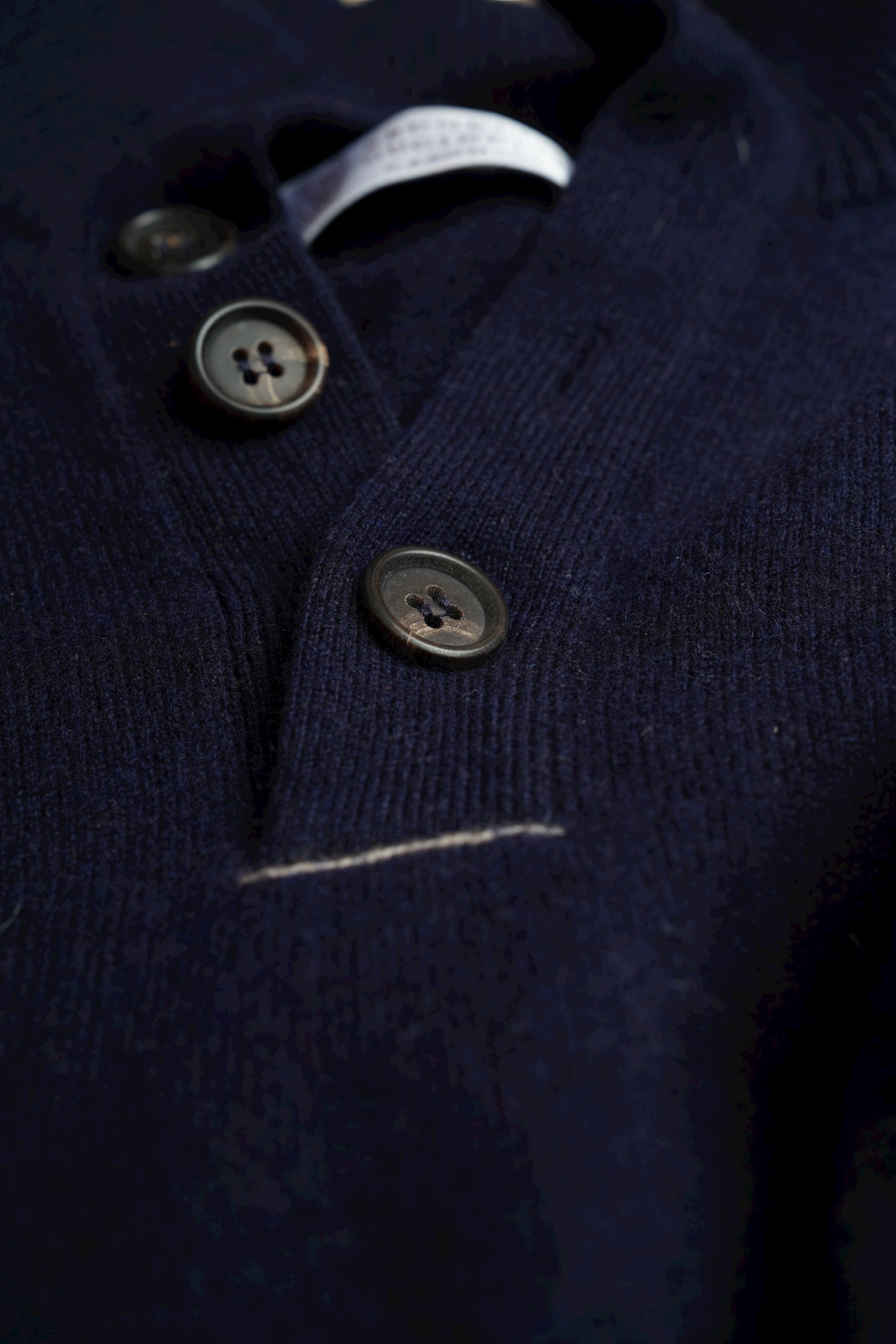 Brunello Cucinelli Pullover aus Kaschmirmischung mit knöpfbarem Kragen blau