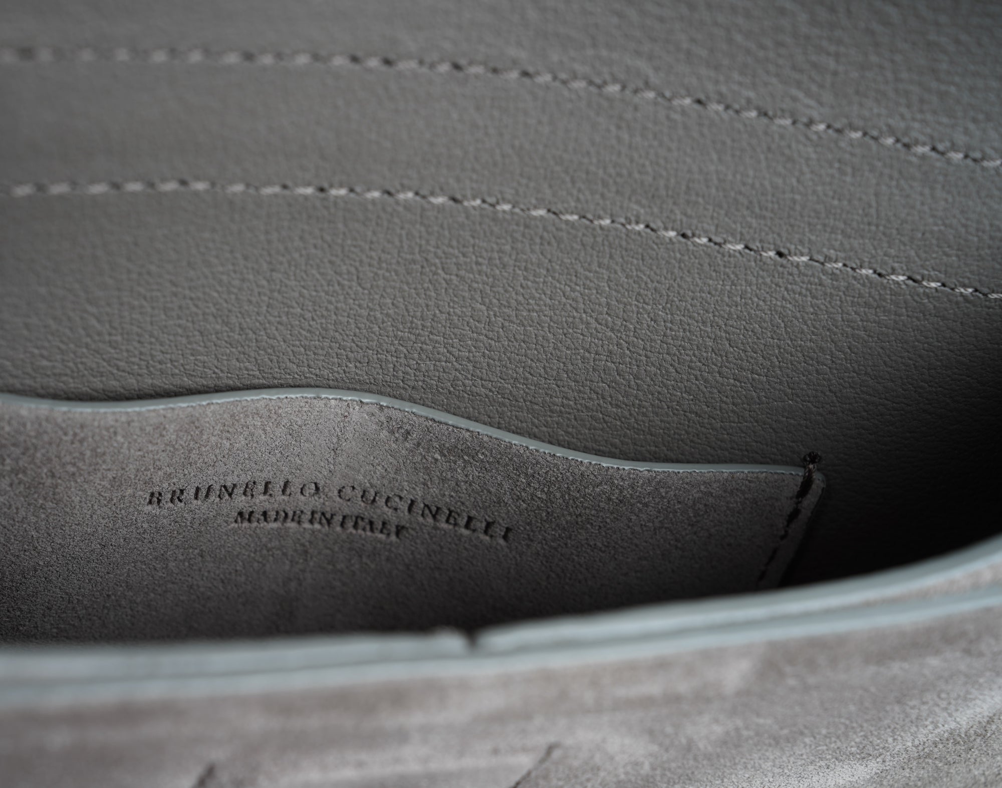 Brunello Cucinelli Umhängetasche BC Duo Pochette Kalbsleder Veloursleder mit  Precious Chain