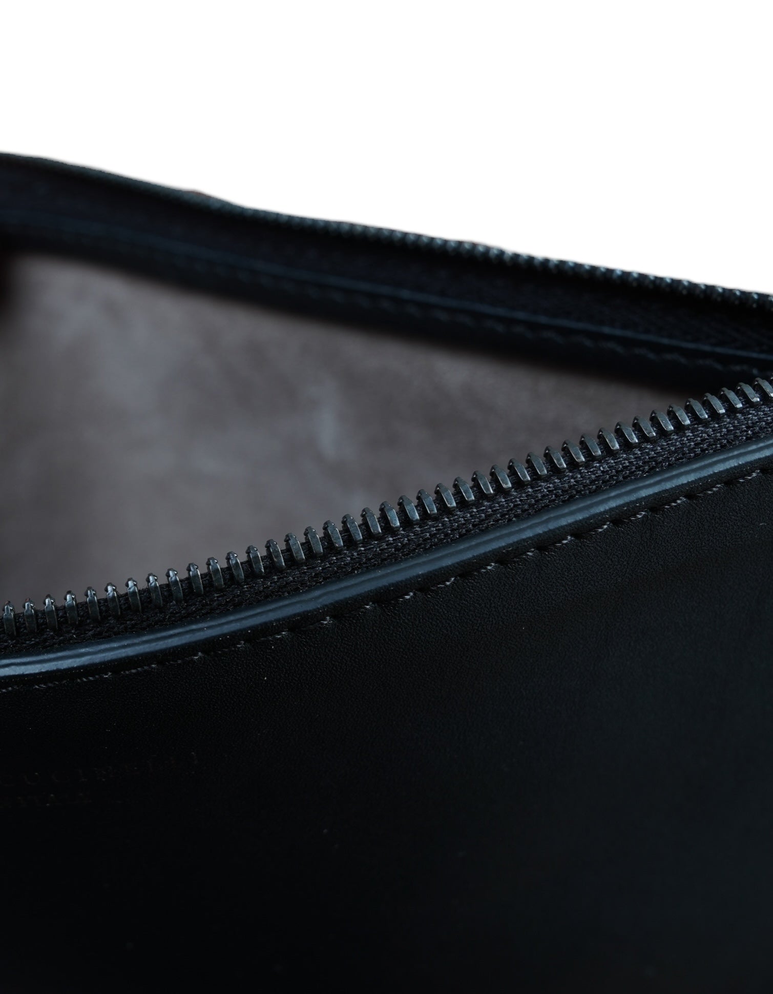 Brunello Cucinelli Pouch Bag Handtasche mit Handschlaufe Leder